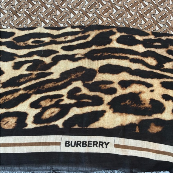 Burberry large Square Scarf - Picture 2 of 4